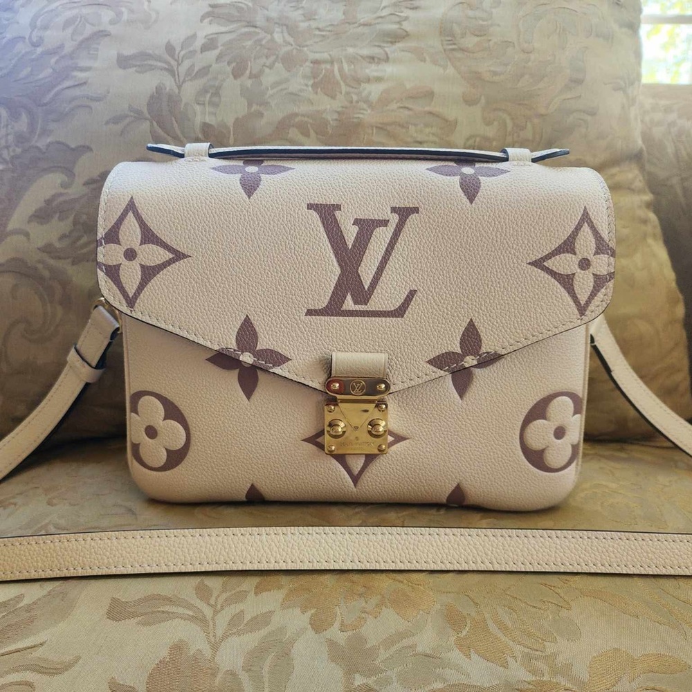 Louis Vuitton crossbody bag